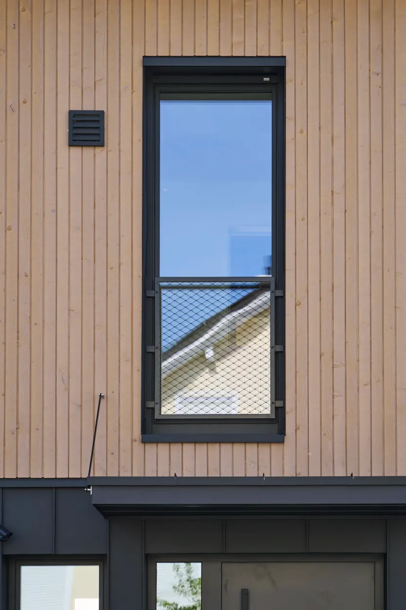 Fenster im Obergeschoss mit Absturzsicherung, Detail