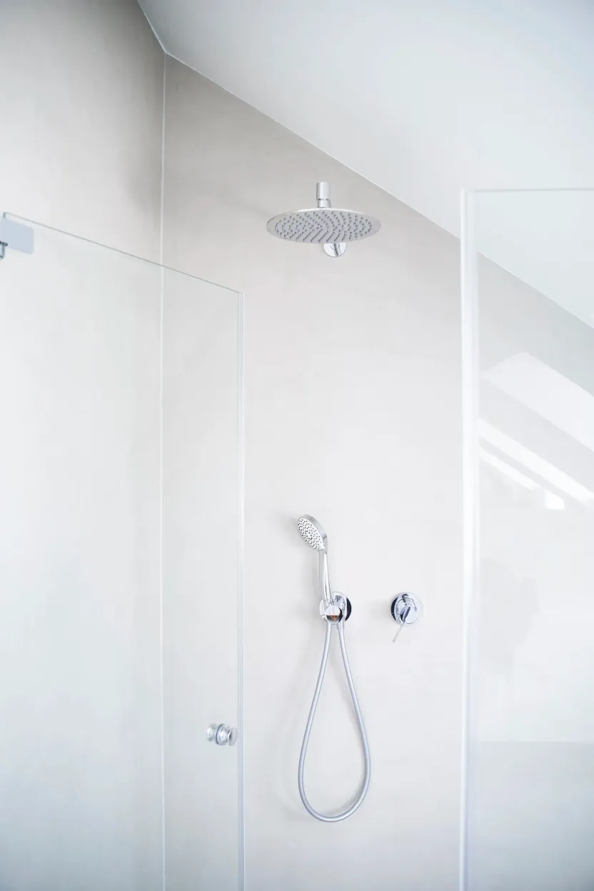 Regendusche mit Handbrause, Detail