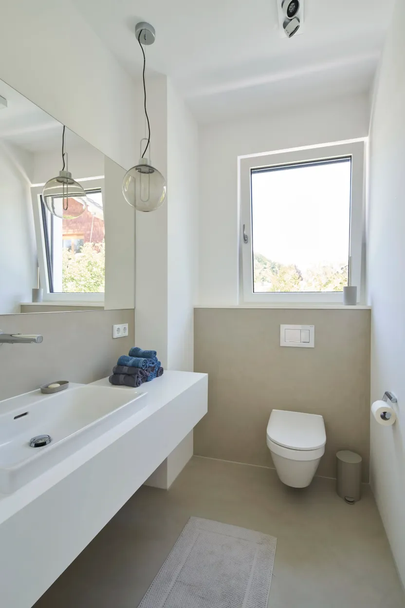 Gäste-WC mit Waschtisch und Kugelleuchte