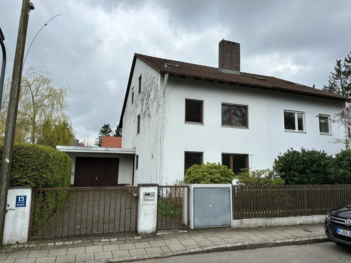 Straßenansicht vor der Sanierung, Altbestand