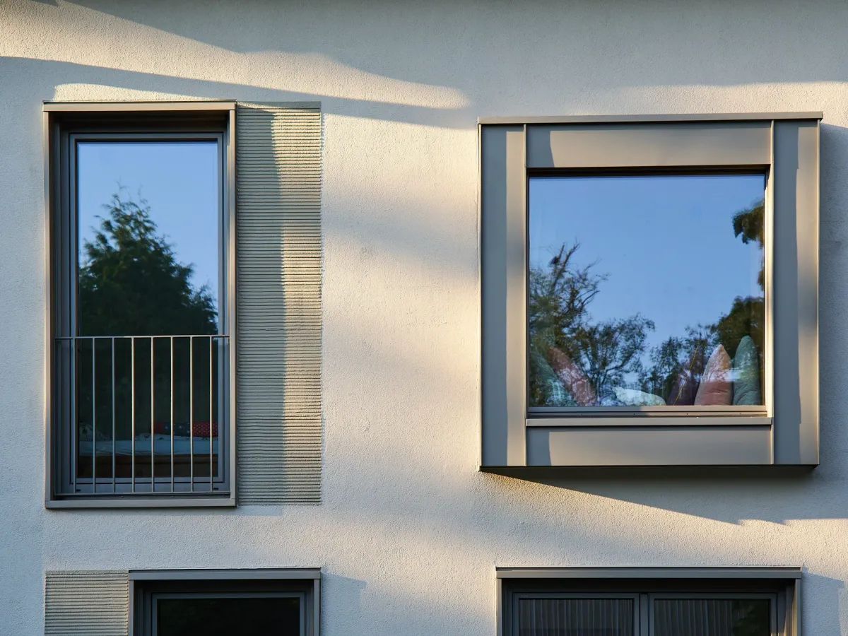 Fensterfront in der Abendsonne, Detail